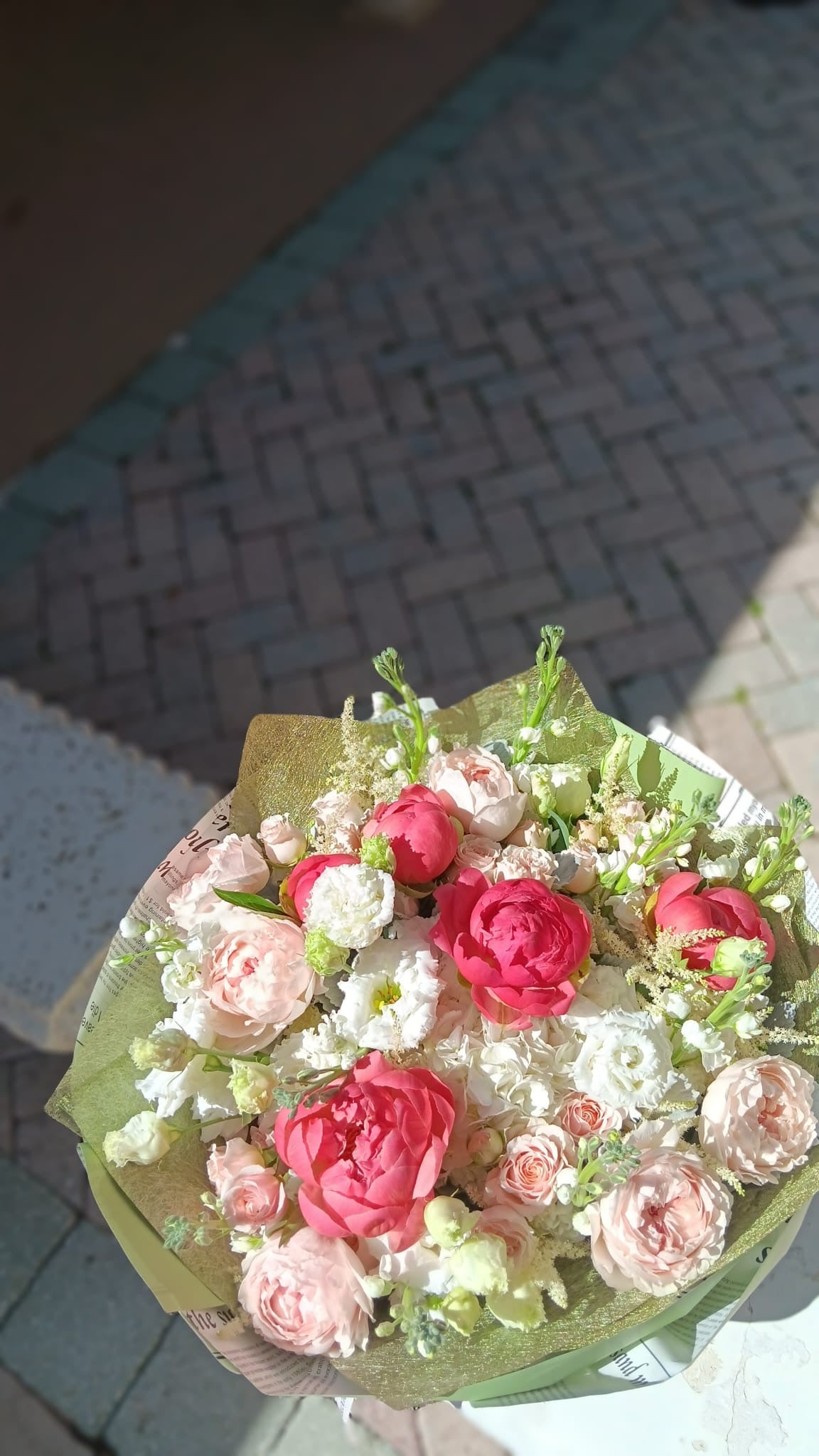 Who loves peonies