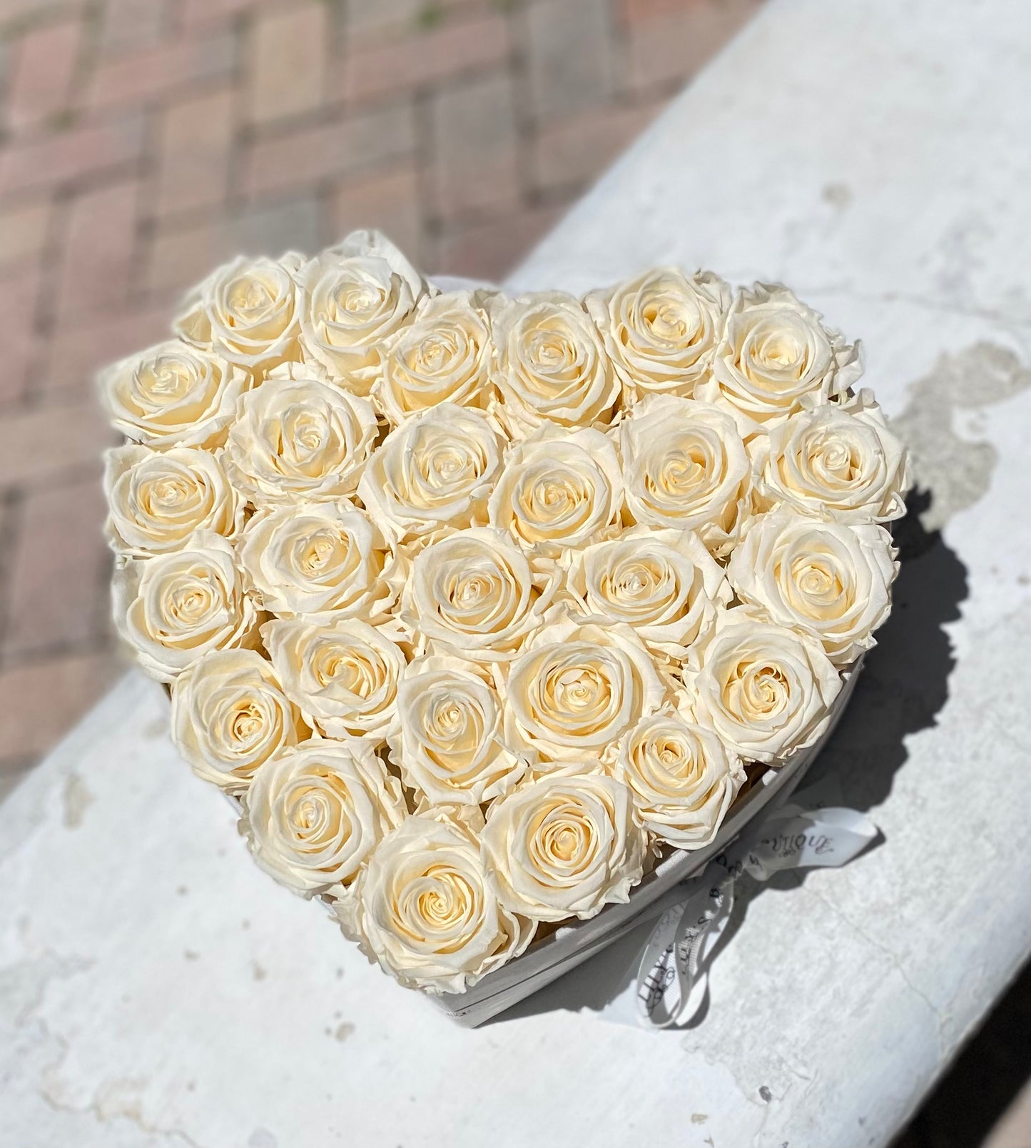 White Heart Preserves Roses Large Box