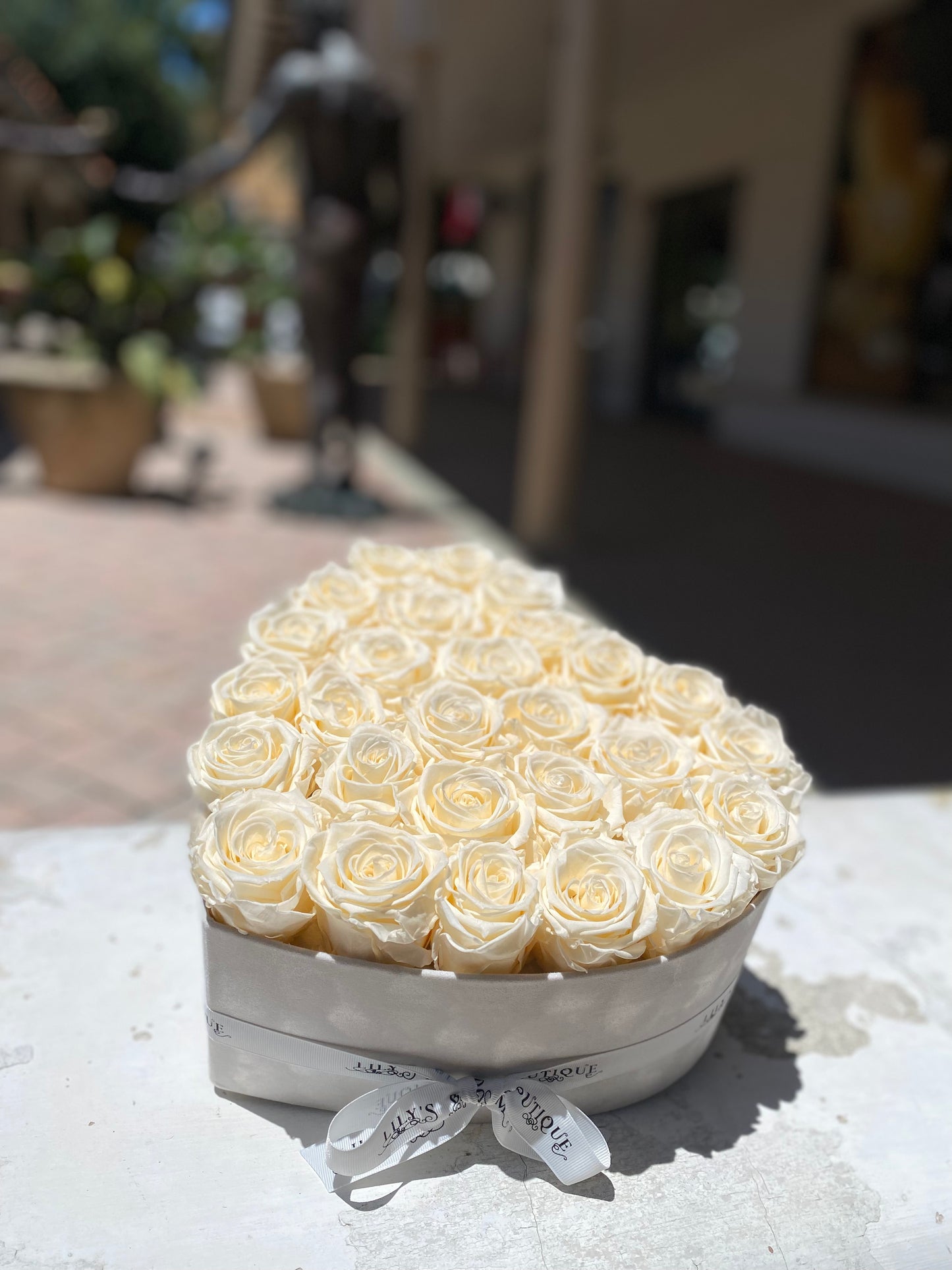 White Heart Preserves Roses Large Box