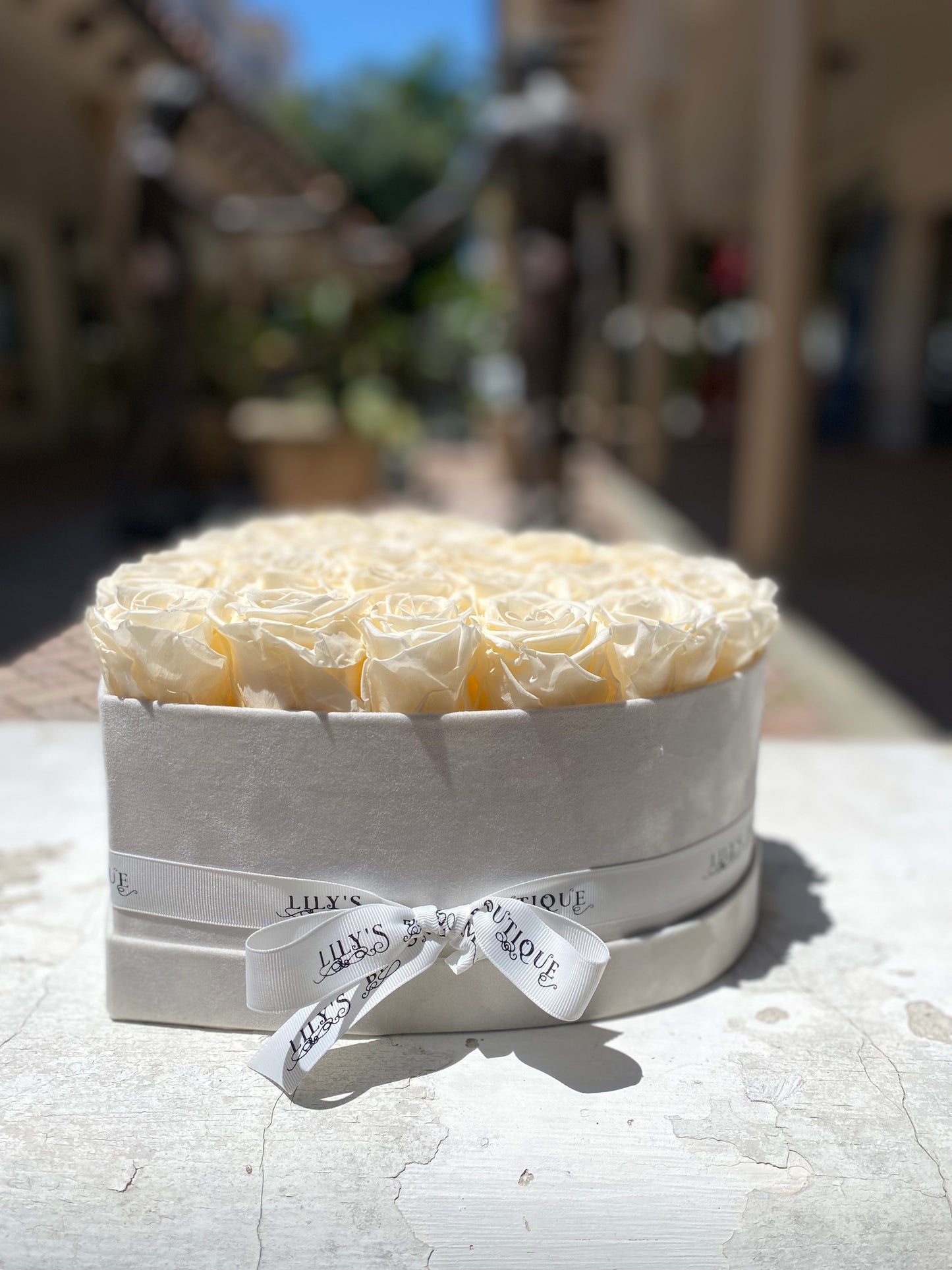 White Heart Preserves Roses Large Box