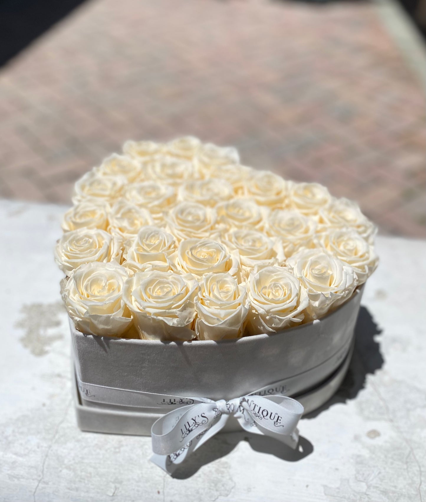 White Heart Preserves Roses Large Box