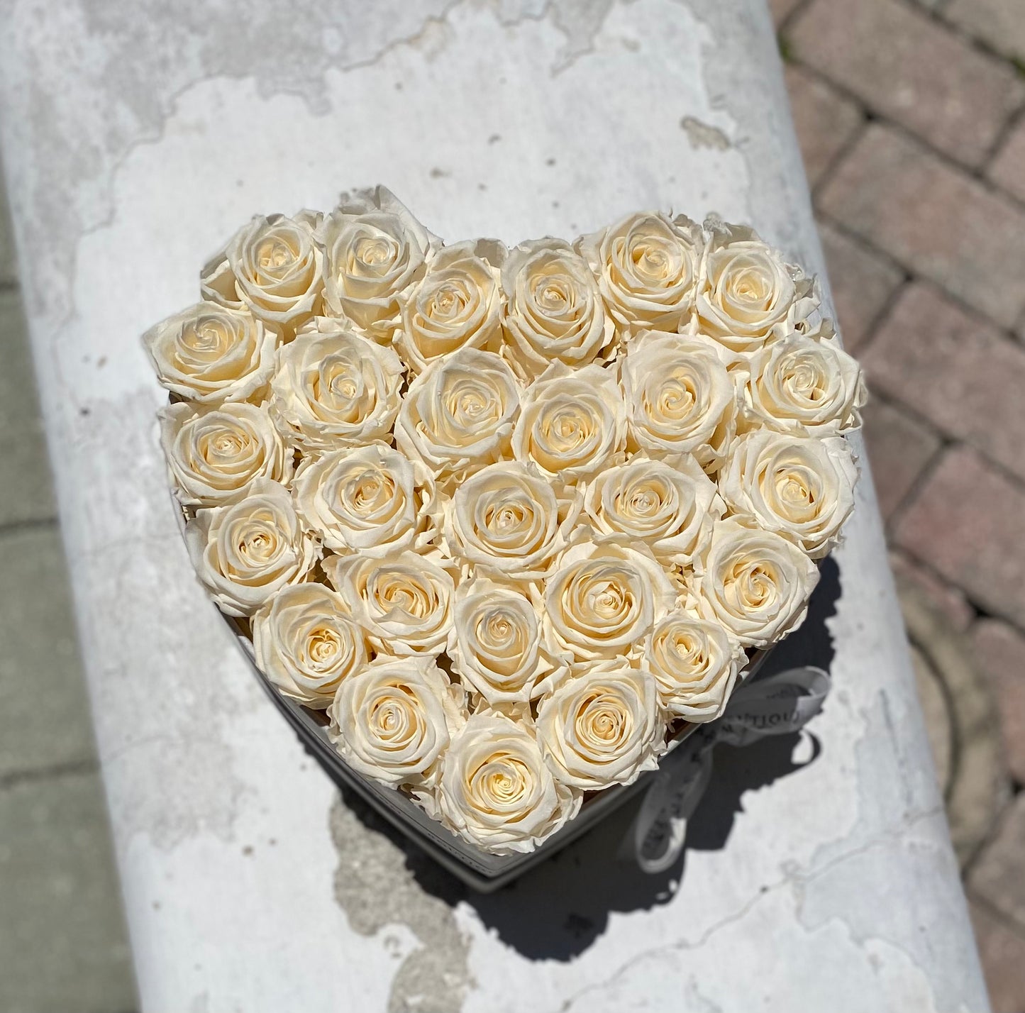White Heart Preserves Roses Large Box