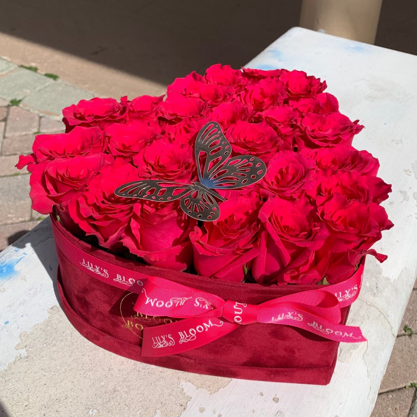 The kiss - Lily's Bloom Boutique