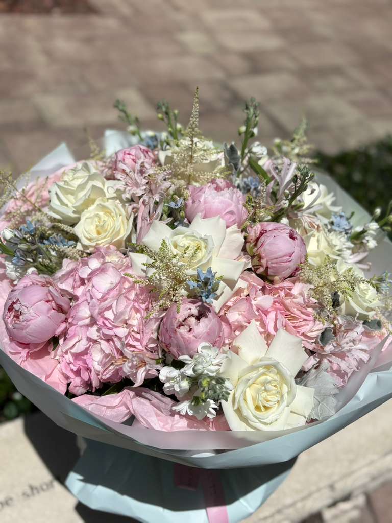 Who loves peonies