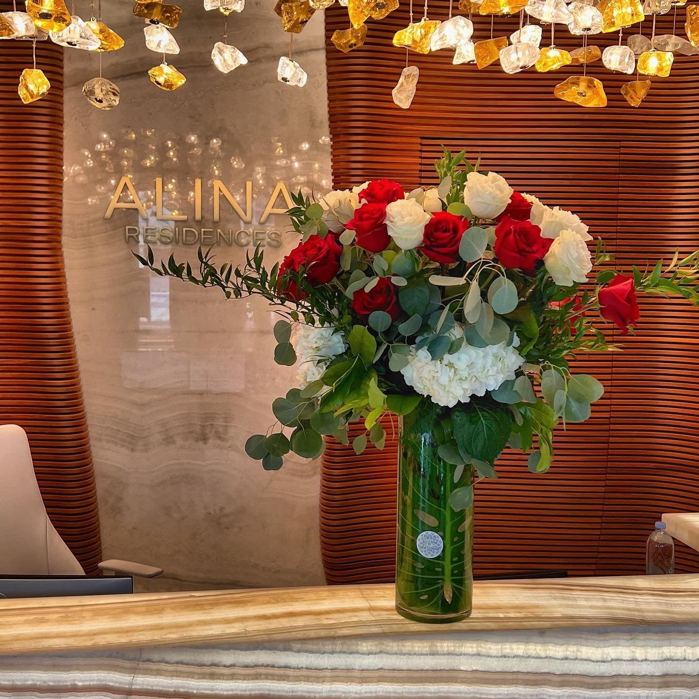 Elegant Alina Glass Vase - Lily's Bloom Boutique